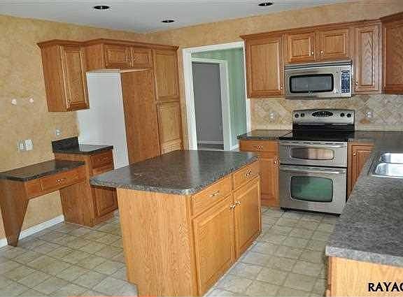 3rd image of 300 Lartry Dr