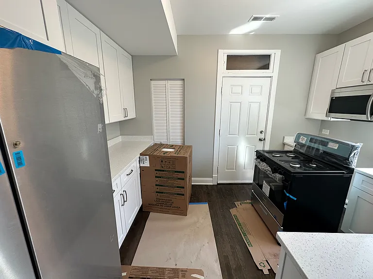 1414 W Argyle St #3 — Photo 10