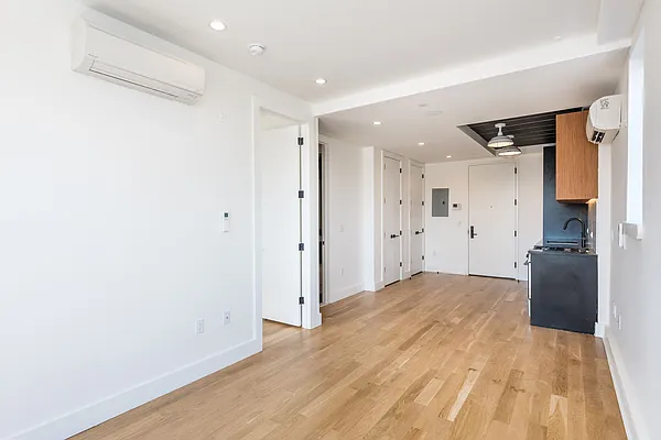 Rented by Nooklyn NYC LLC | media 100