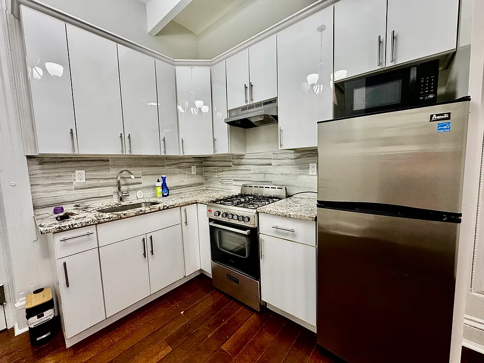 321 W 89th St #3