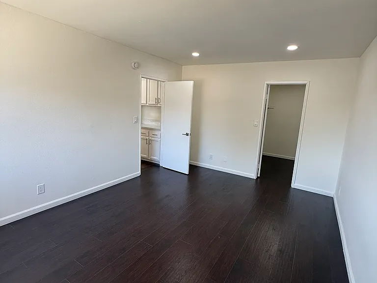 4815 Kester Ave #7 — Photo 11