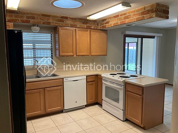 5th image of 824 Upland Dr