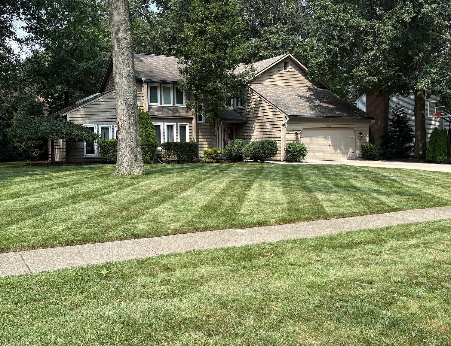 4 bed, 2.5 bath, 2800 sqft, $3,800 — Photo 1