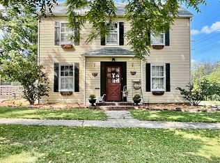 921 Main St, Carthage, IL 62321