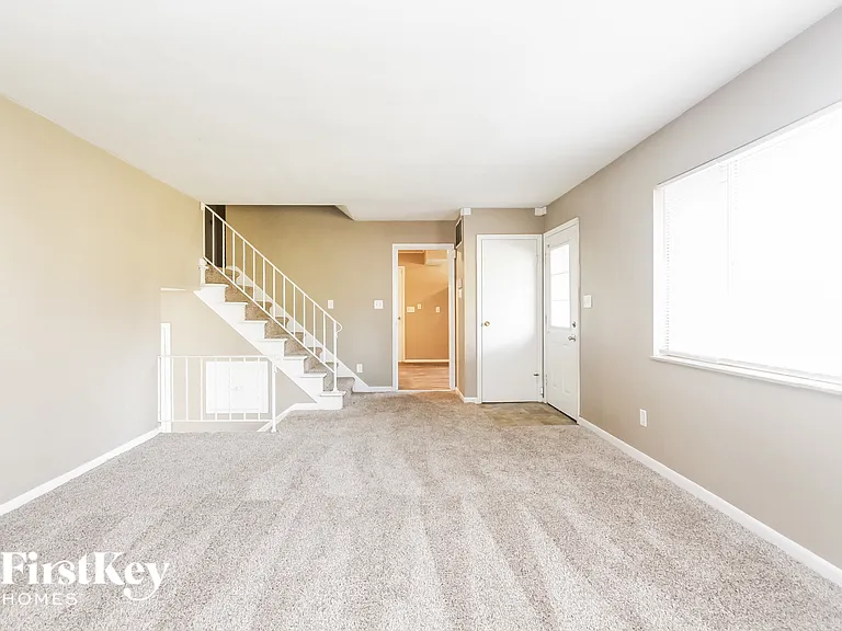 3223 Vincz Dr — Photo 2