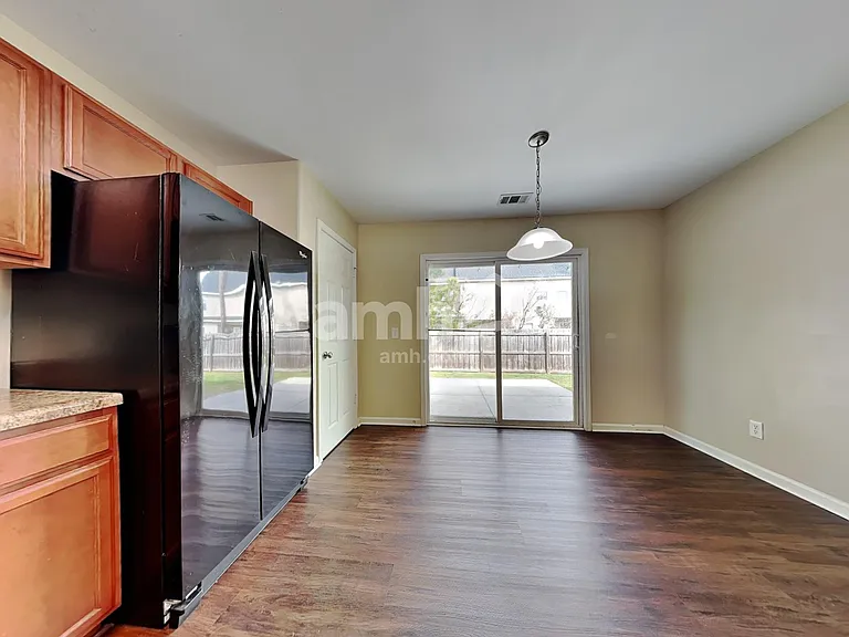 406 Flint Dr — Photo 4