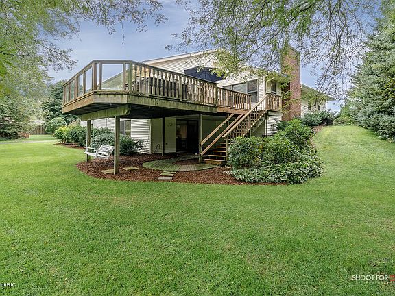4th image of 2970 Creek View Dr