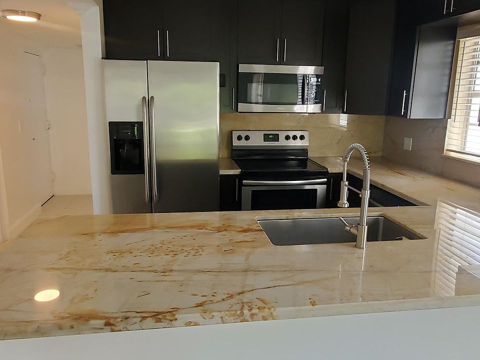 1st image of 855 Euclid Ave APT 106