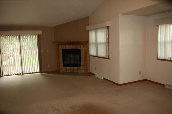 4th image of 1426 W Roselawn Dr