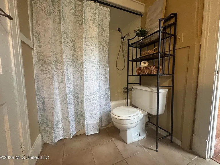 428 Decelle St — Photo 14