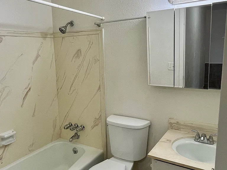 Cedar Cliff Apartments — Photo 8