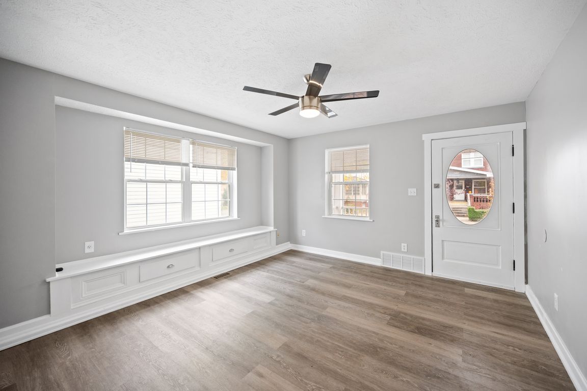 next background image