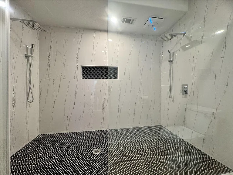516 S Post Oak Ln #9 — Photo 29