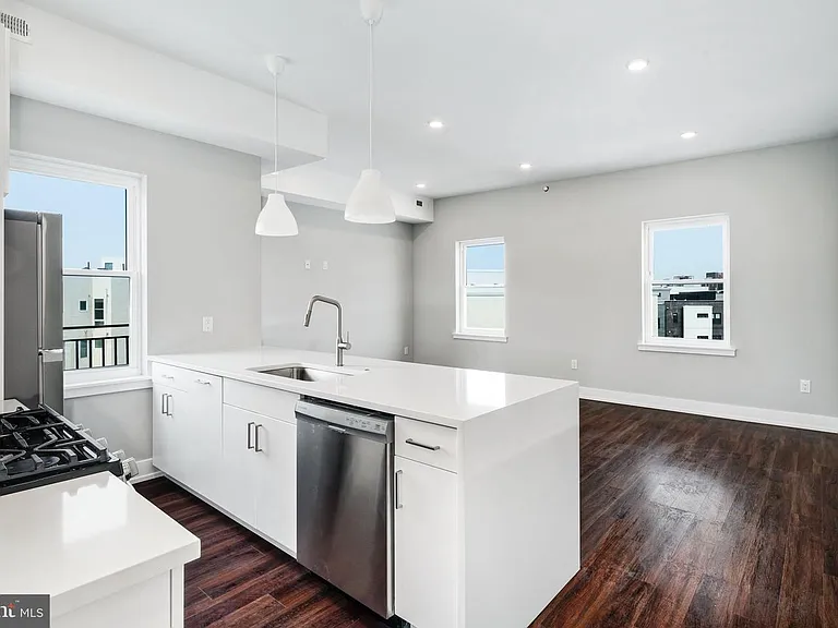 1527-29 Ridge Ave #1B — Photo 2