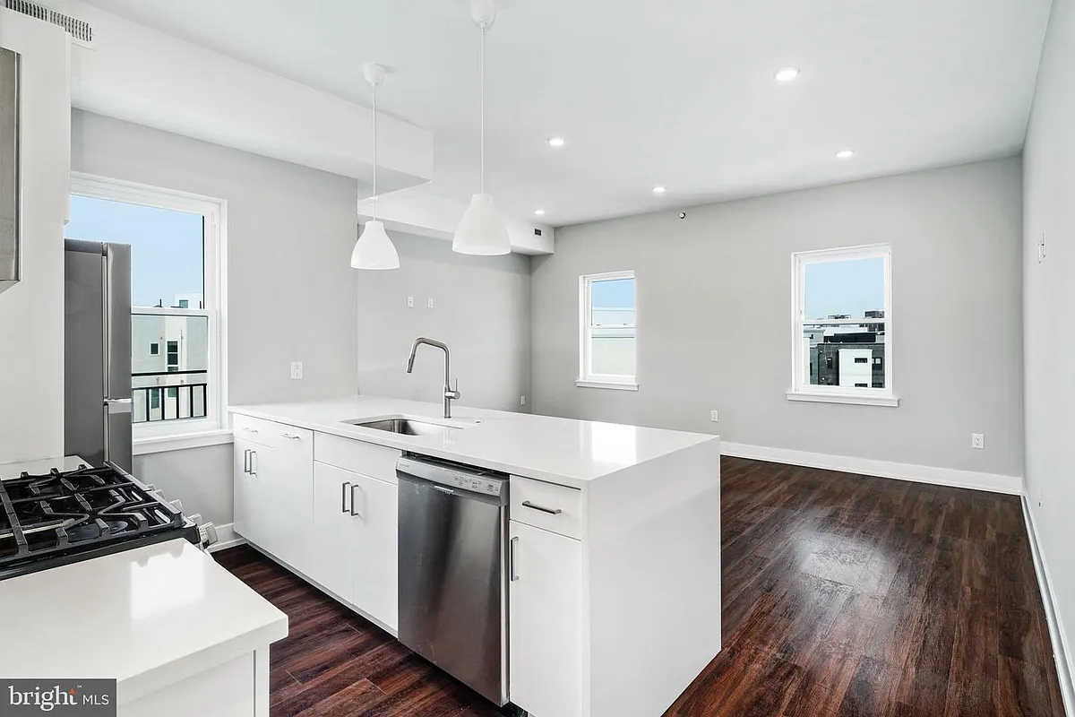Building Photo - 1527-29 Ridge Ave #3A