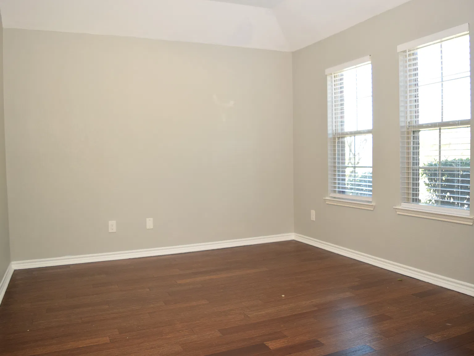 3 bed, 1835 sqft, $2,700 — Photo 3