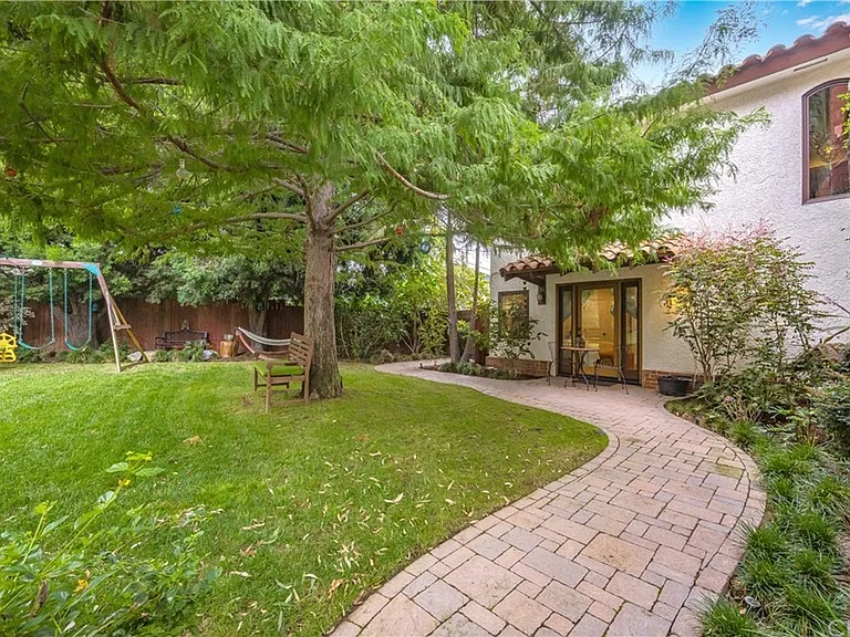 1337 Vuelta Grande Ave — Photo 32