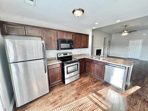 5th image of 4040 Sunset Lake Ln