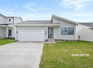 4412 Honey Bee Rdg, Des Moines, IA 50317