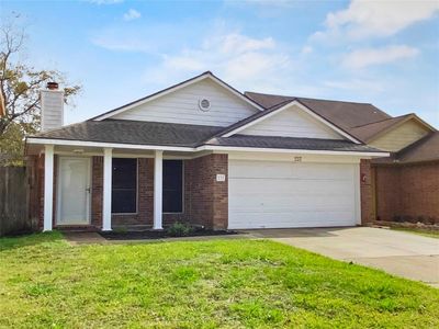 237 Almond Dr, Lake Jackson, TX, 77566
