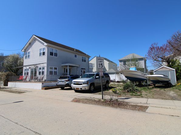 9 Baldwin Ave, Point Lookout, NY 11569