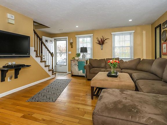 4th image of 453 Turnpike St APT 1