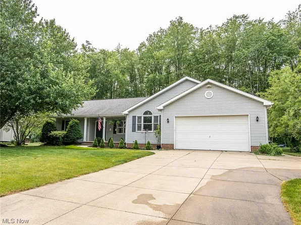 3830 Park Ridge Dr, Uniontown, OH 44685