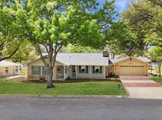 211 W Driftwood Dr, Fredericksburg, TX 78624