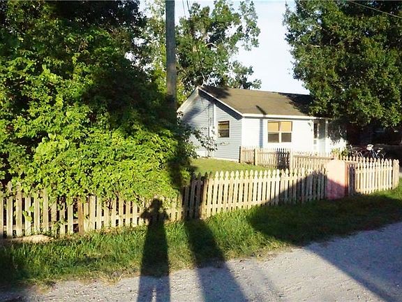 3rd image of 3806 Almond Ave