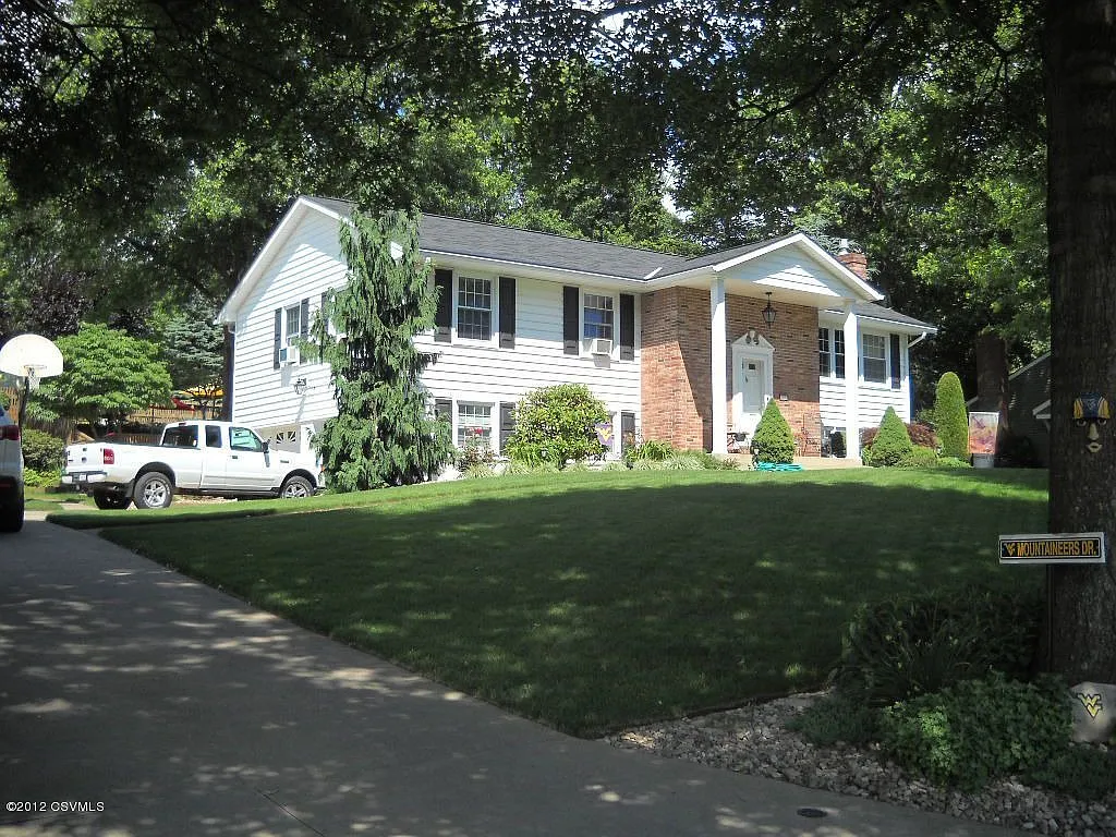 590 Jefferson St photo 1