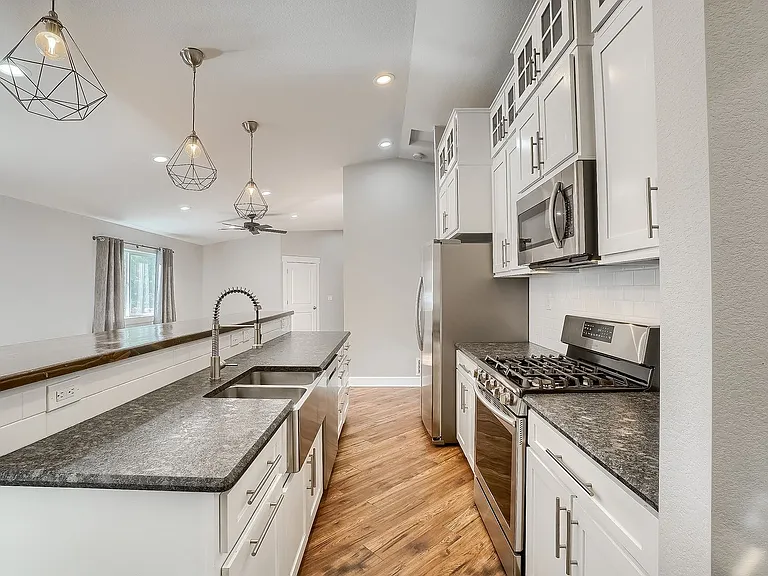 417 N West St — Photo 5