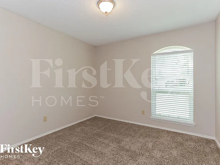 714 Windridge Ln — Photo 11
