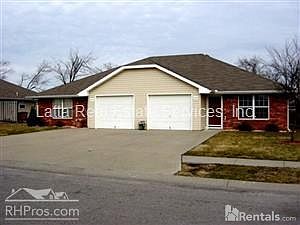 1st image of 900 NW Willow Dr