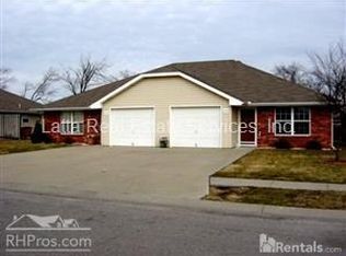 900 NW Willow Dr, Grain Valley, MO 64029