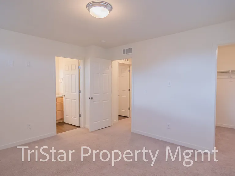 6463 Crossdrum Point — Photo 25