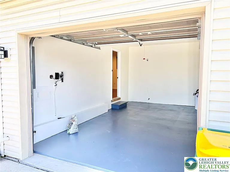 1319 Mohr Cir — Photo 30