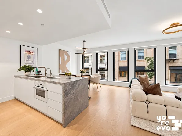 142 W 19th St #2, New York, NY 10011