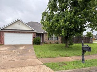 407 E Southpointe Ave, Rogers, AR 72758