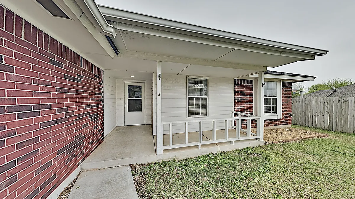 Building Photo - 604 Bluegrass Ln