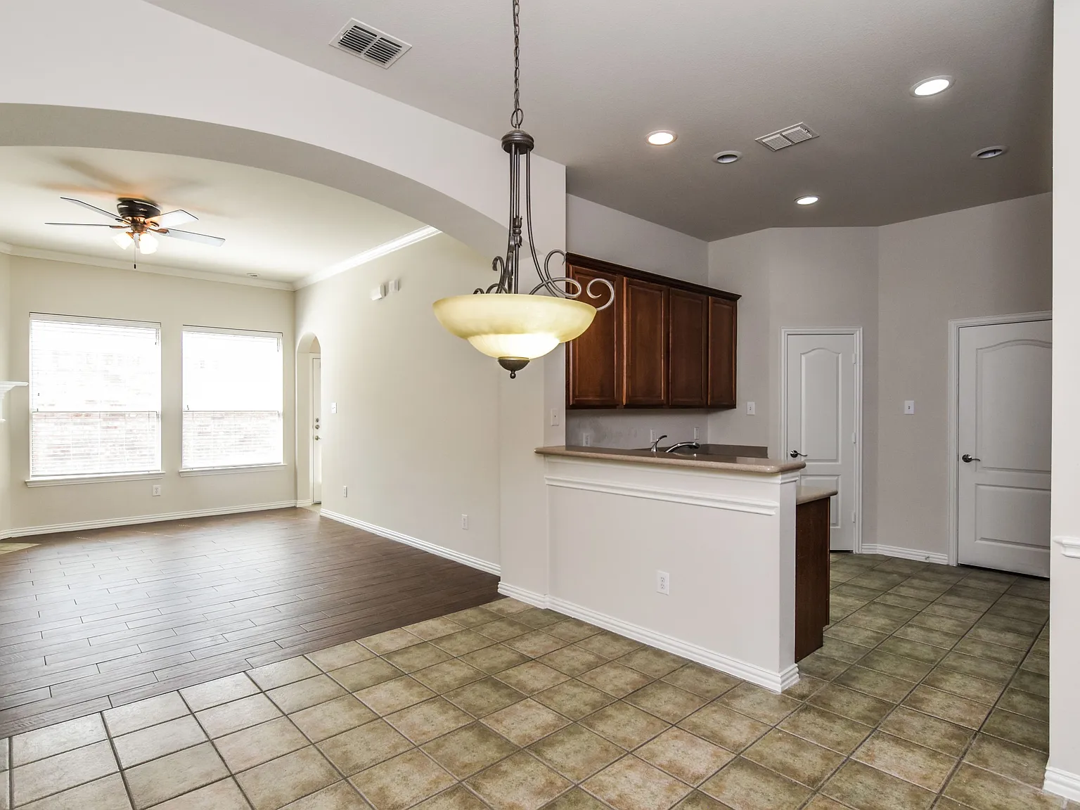 3 bed, 1434 sqft, $2,300 — Photo 4