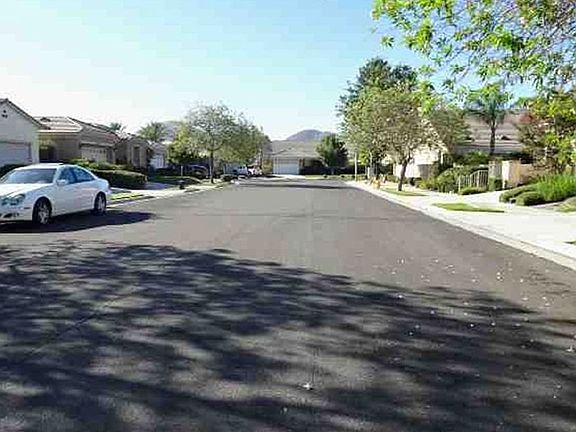 Exterior Neighborhood (street photo)