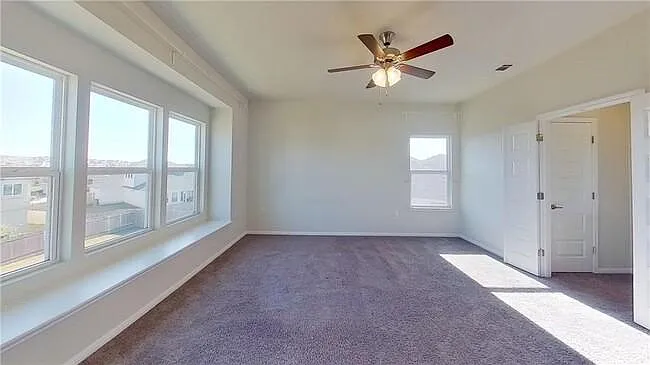 3 bed, 2.5 bath, 2071 sqft, $2,299 — Photo 3