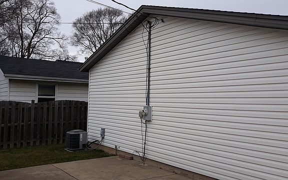 3rd image of 211 E Pineview Dr