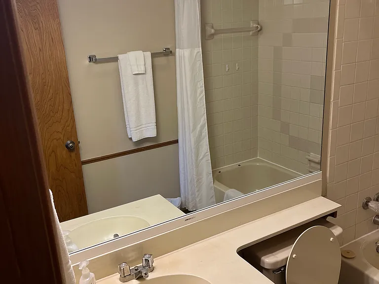900 E Peachtree Ter — Photo 24