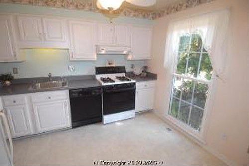 4th image of 9495 Cloverdale Ct