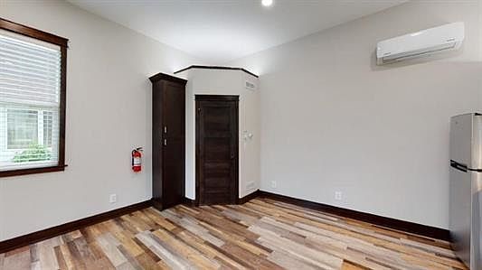 5th image of 118 Makenick St