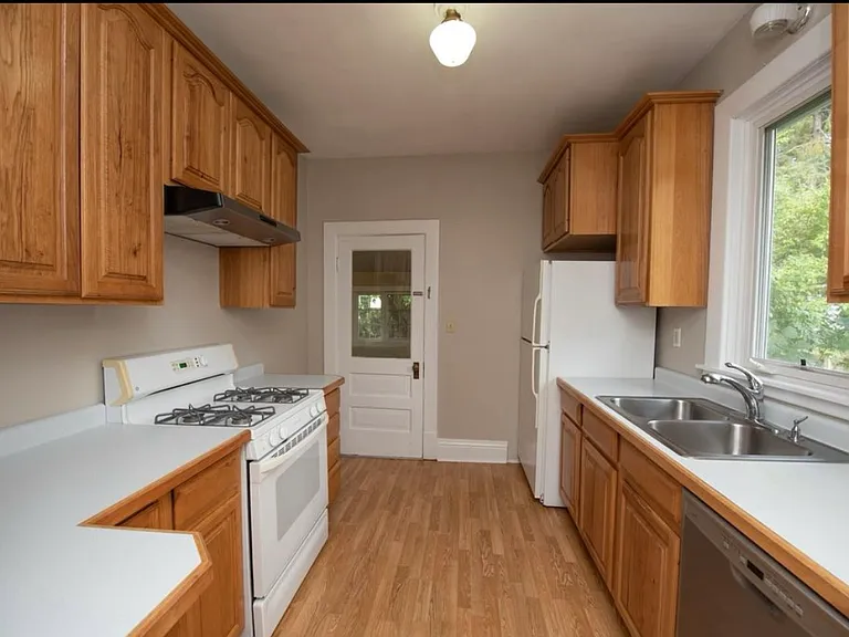 720 Owen St — Photo 9