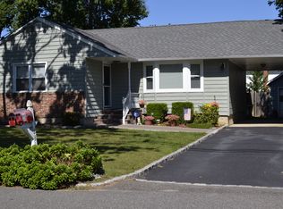 28 Sheridan St, Huntington, NY 11743