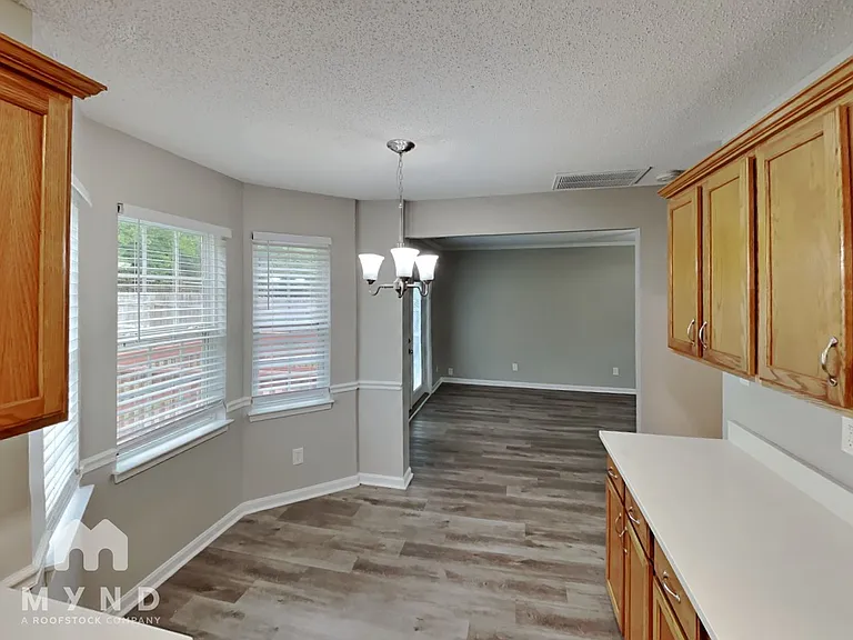 219 Chattaroy Dr — Photo 7