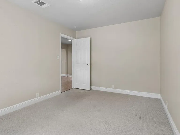 216 Bearle St — Photo 16